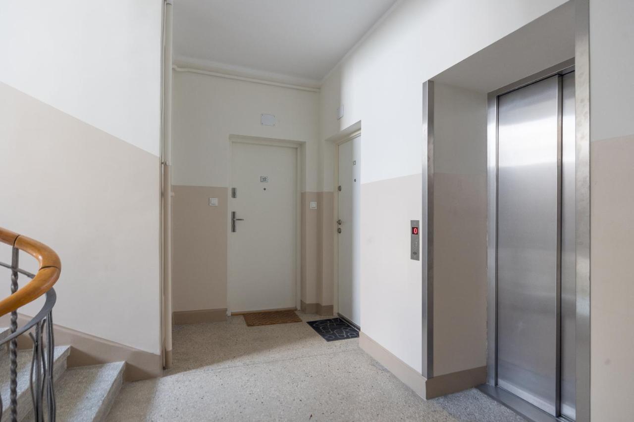 Metro Raclawicka Red Apartment วอร์ซอ ภายนอก รูปภาพ