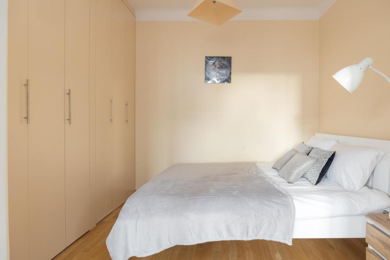 Metro Raclawicka Red Apartment วอร์ซอ ภายนอก รูปภาพ